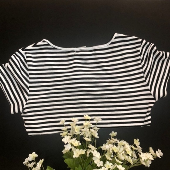 FOREVER 21 Black White Stripe Crop Top with Tie, Med - Picture 5 of 5